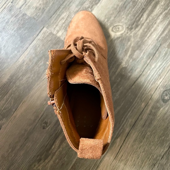 Tan booties with zipper size 7 - Picture 4 of 4